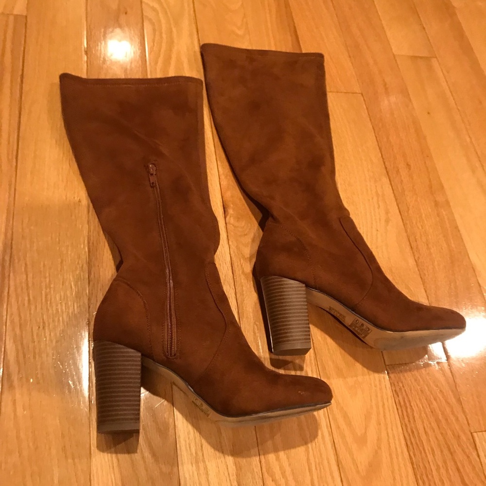 BROWN BOOTS